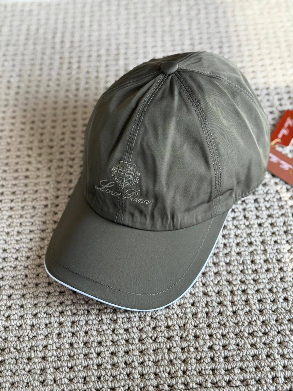 Premium Loro Cap